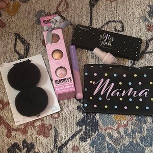 Mama Polka Dot Makeup Bag with Accessories